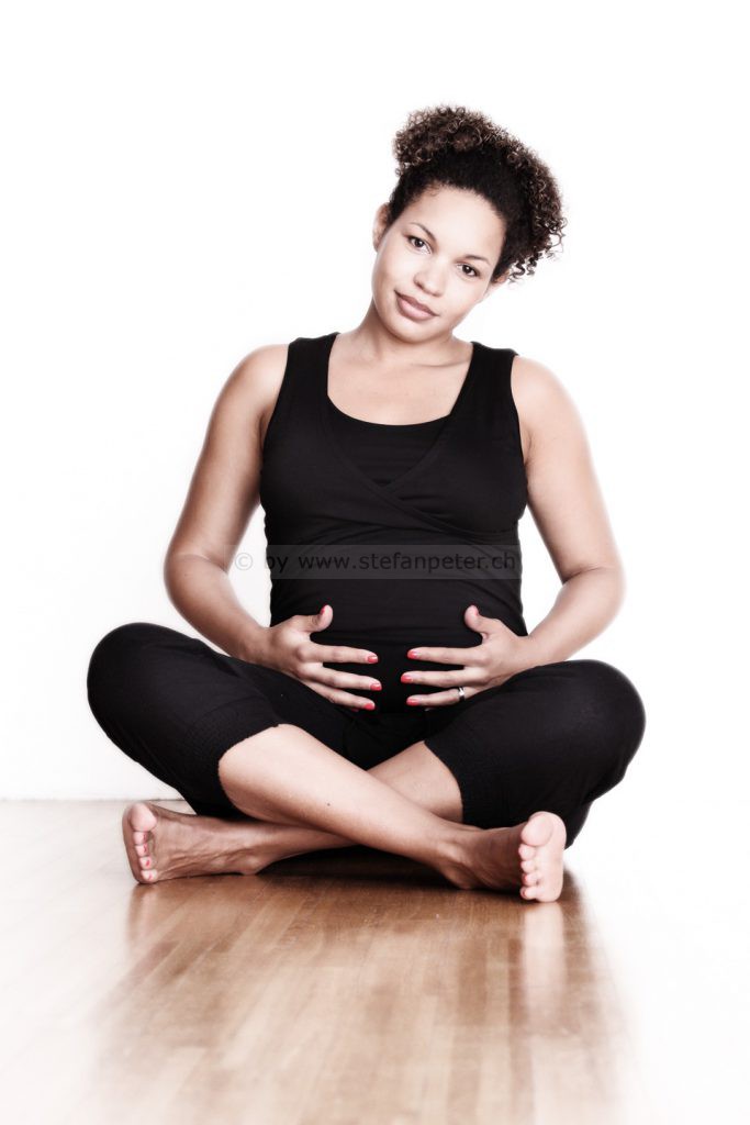 Schwangerschaft Portrait mit Babybauch
